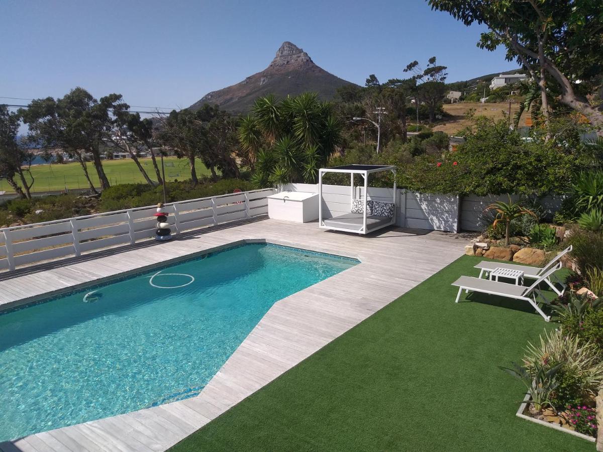 Ferienwohnung Bright Camps Bay Loft With Stunning Views And Shared Pool Kapstadt Exterior foto